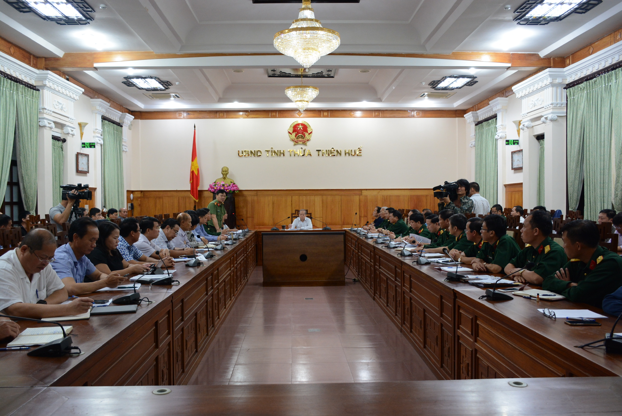 Tiếp tục điều động lực lượng, phương tiện khai thông tuyến đường từ thủy điện Rào trăng 4 đến Rào Trăng 3